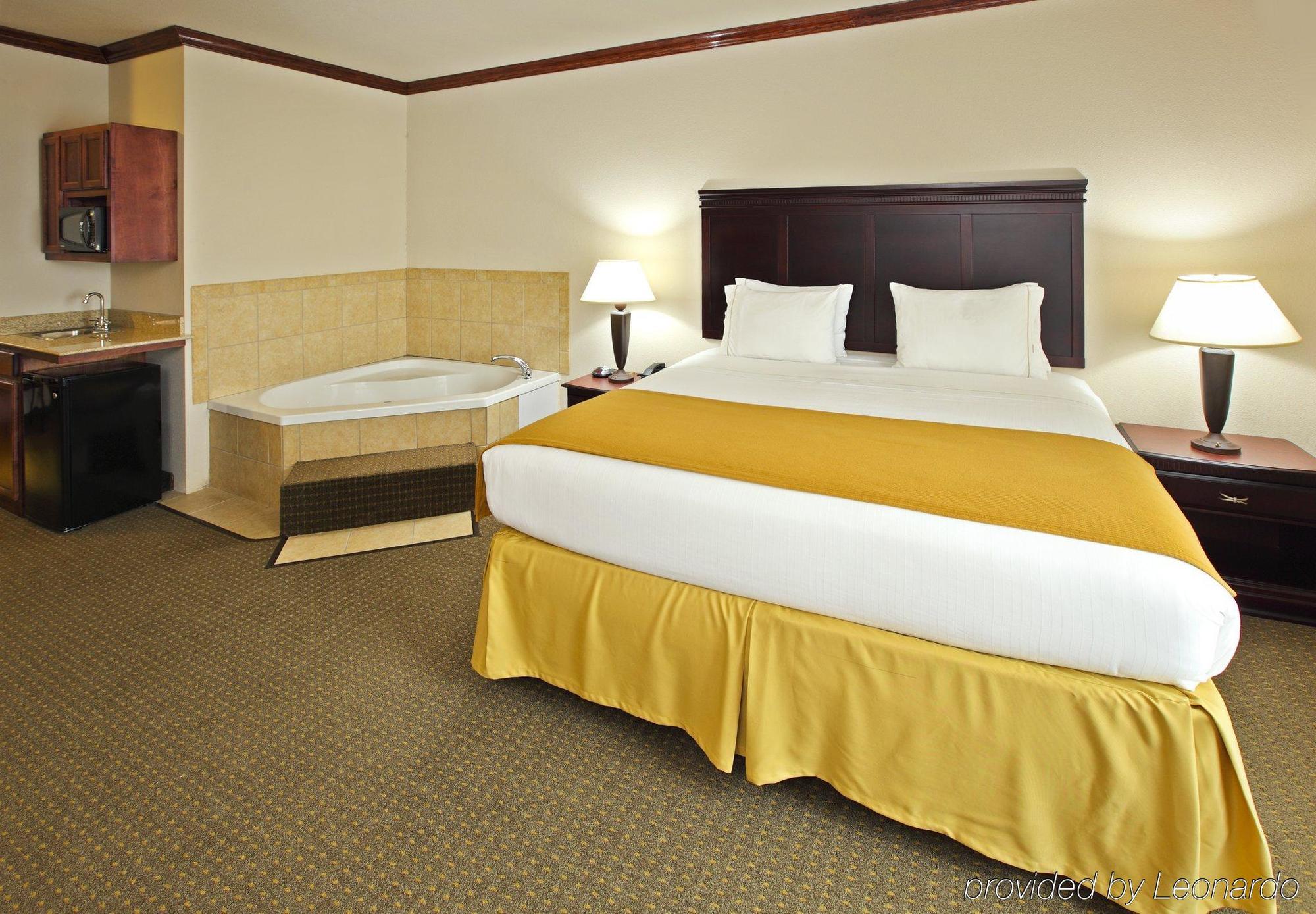 Holiday Inn Express Hotel & Suites Sherman Highway 75 By Ihg Rum bild